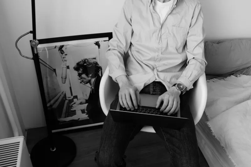 Fuori dall'Algoritmo: i Creativi Italiani che Costruiscono Internet a Modo Loro